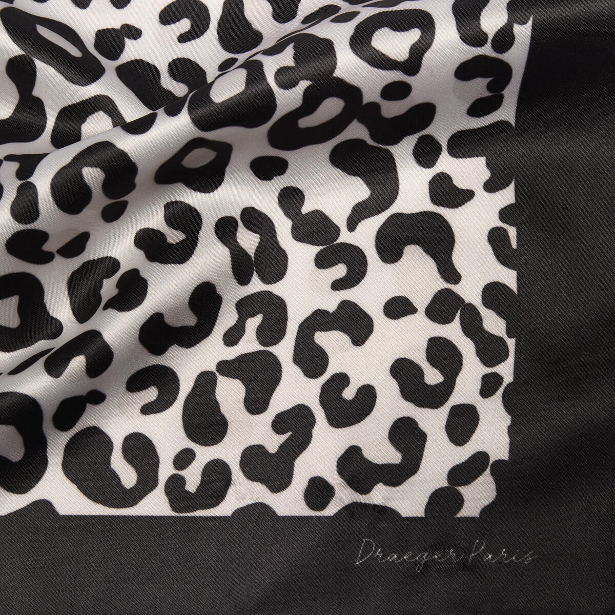 Cuadrado Chic Leopardo negro 3
