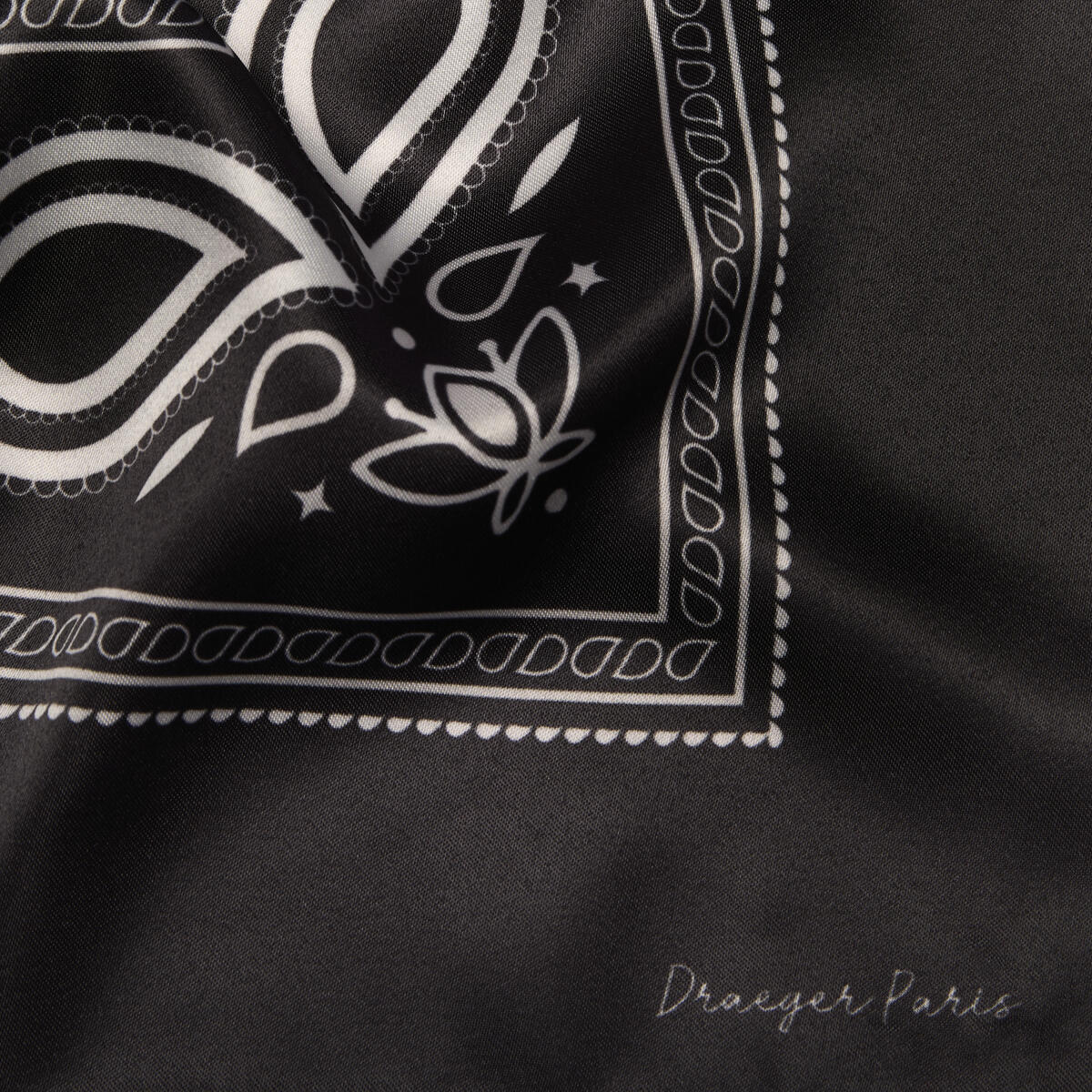 Cuadrado Chic Bandana negro 3