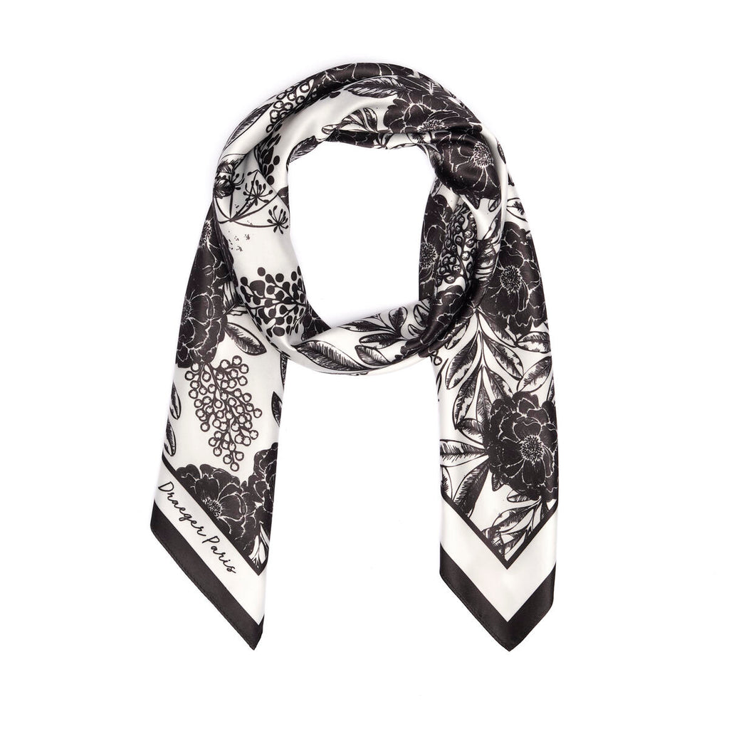 Gran Cuadrado Chic Flores negro 2
