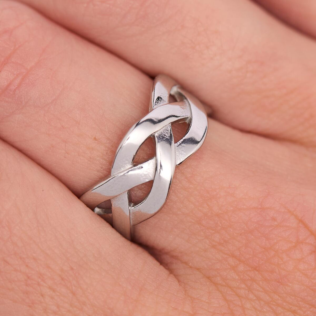 Anillo Plateado Entrelazado 4