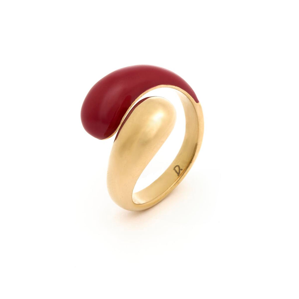 Anillo Dorado con Esmalte Rojo 2