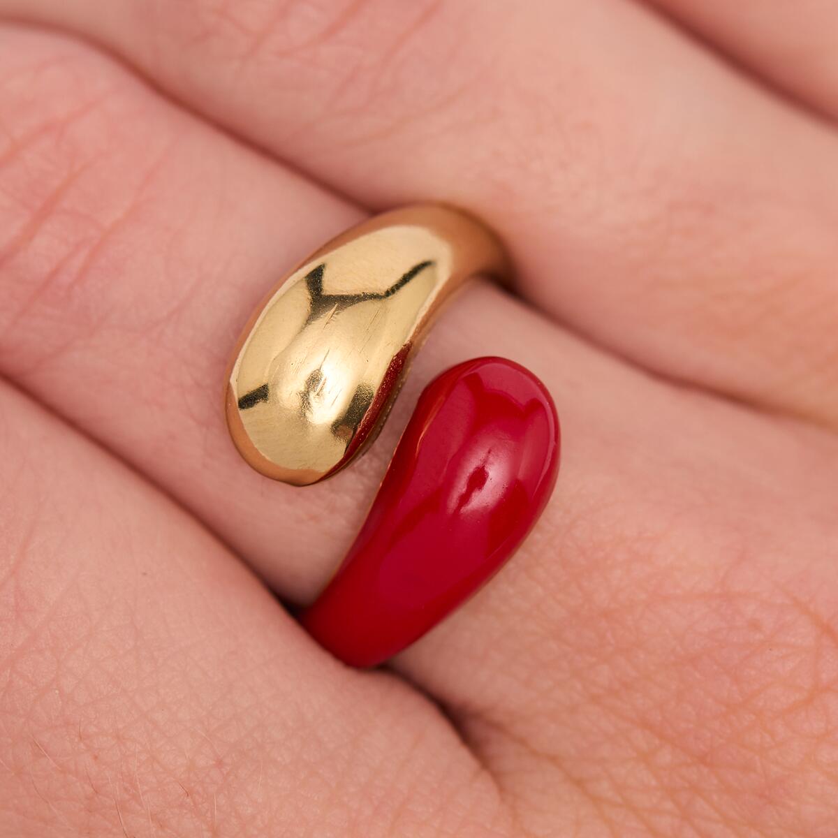 Anillo Dorado con Esmalte Rojo 4