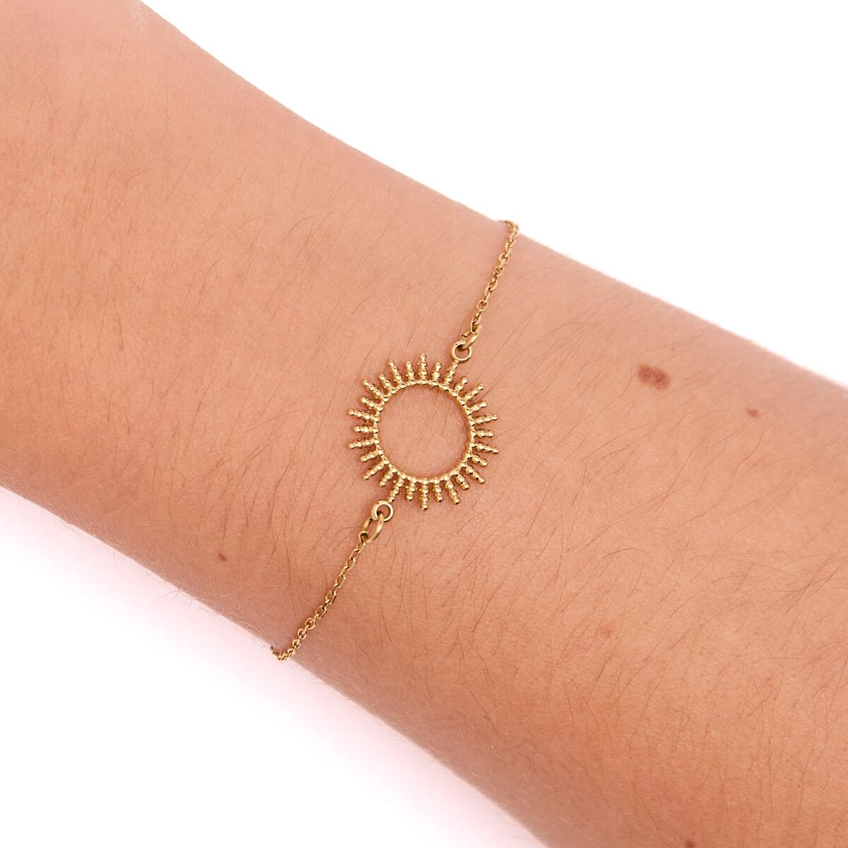 Pulsera Fina Dorada con Sol 4