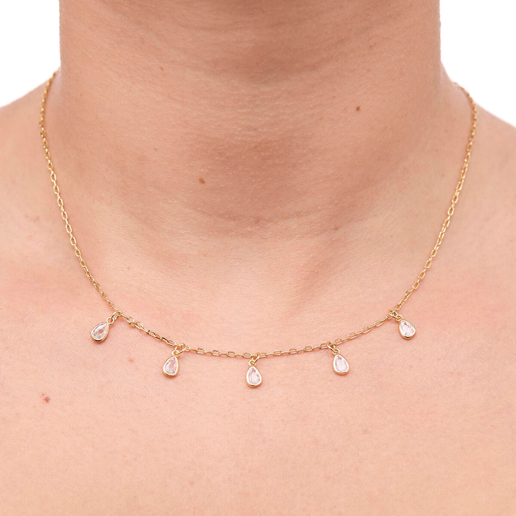 Collar Dorado con Línea de Piedras 4