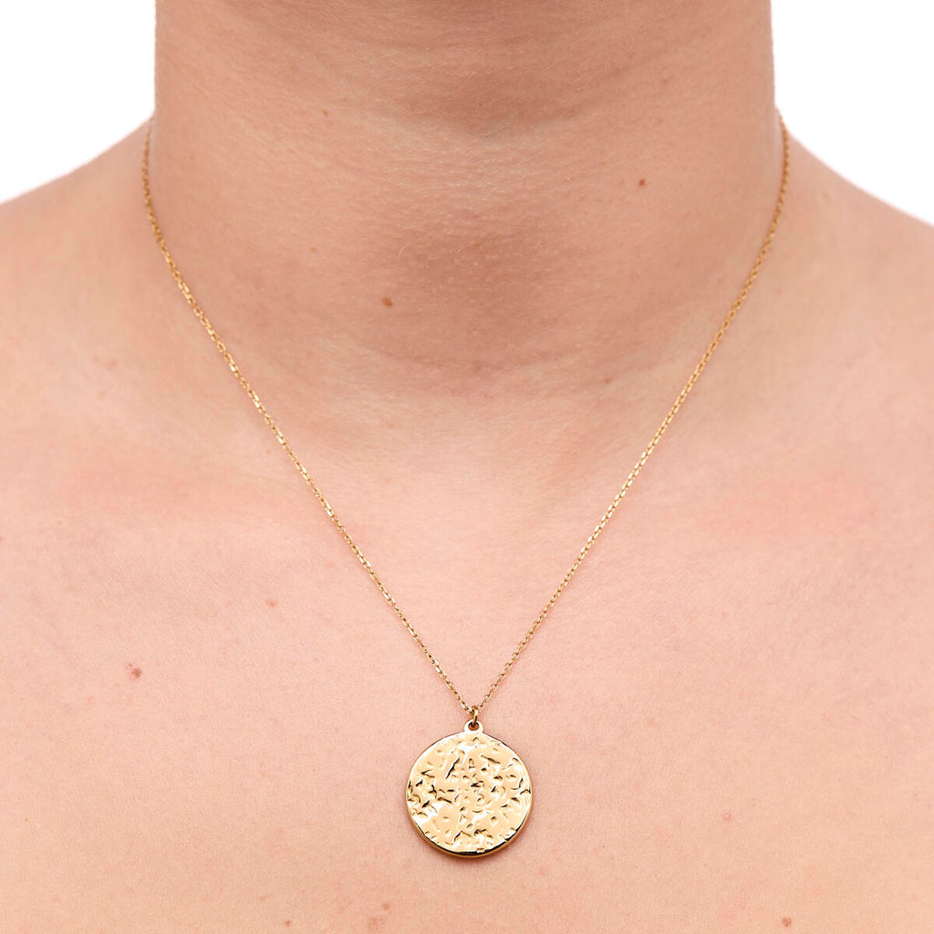 Collar Dorado con Colgante Martillado 4