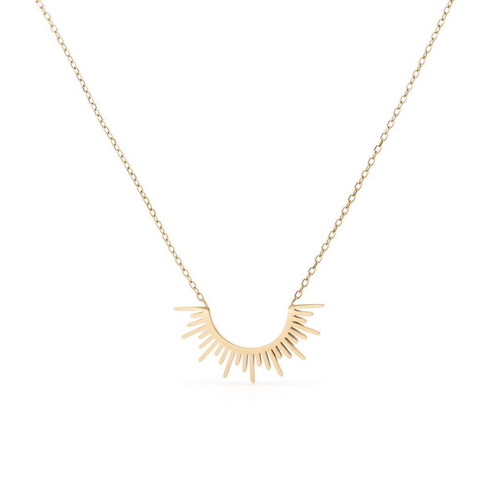 Collar Dorado con Colgante de Medio Sol 1