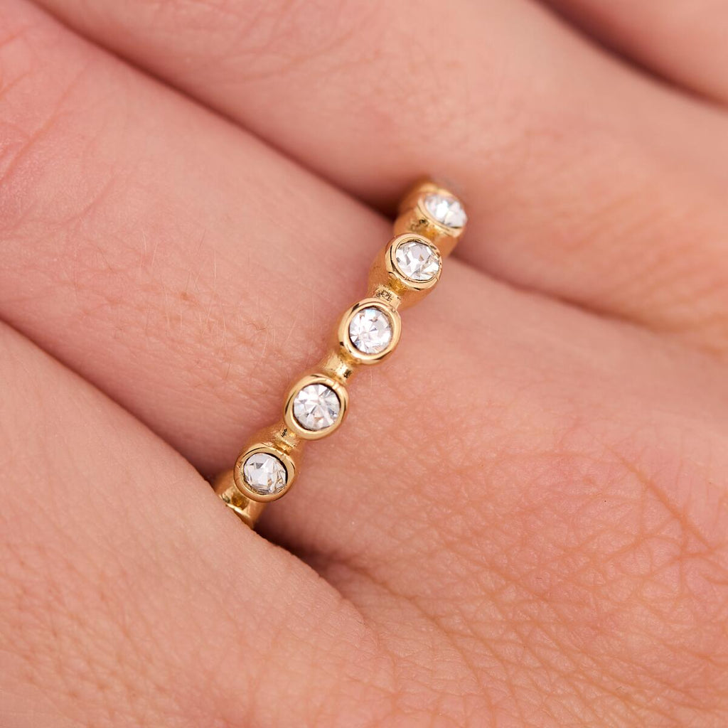 Anillo Dorado con Piedras Redondas 4
